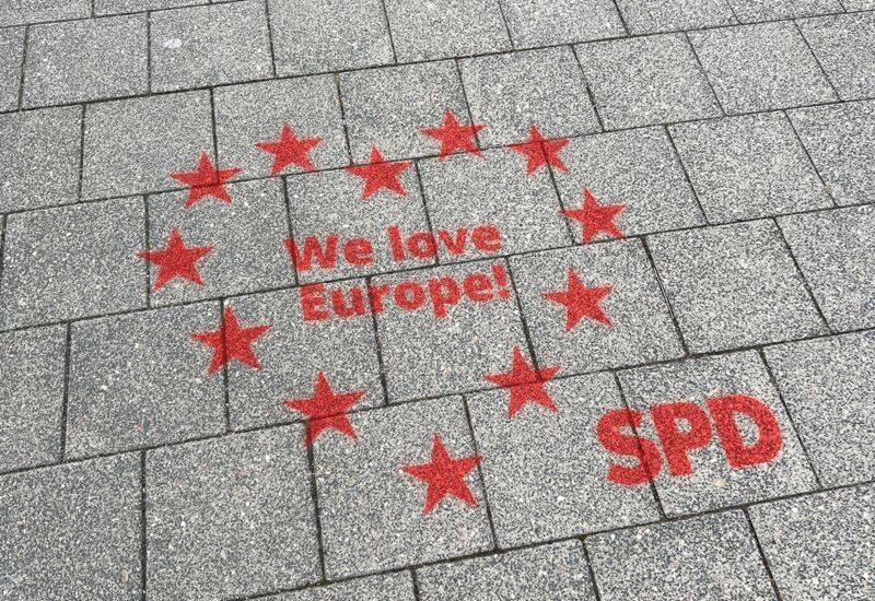 Sprühschriftzug "We love Europe!" SPD